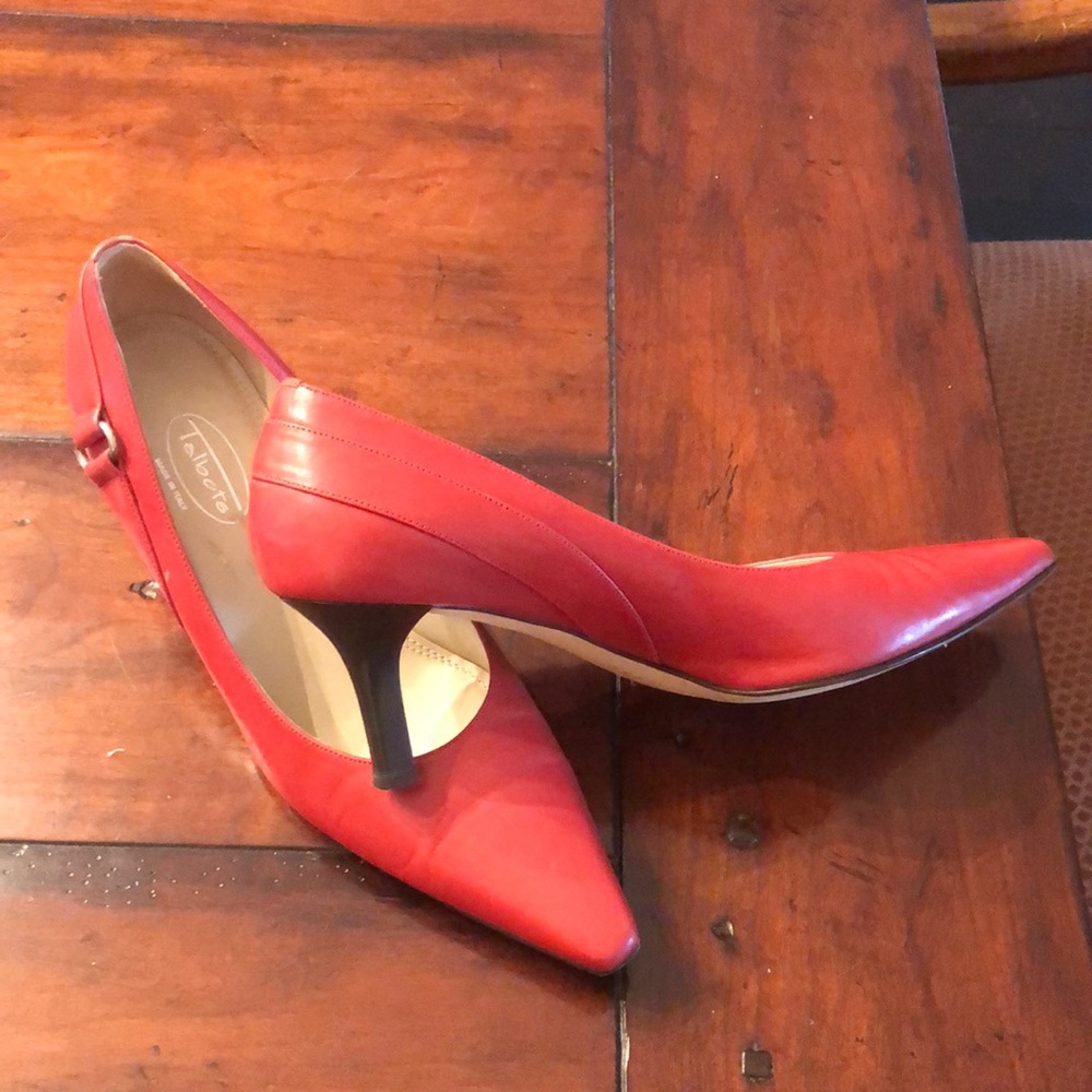 Talbots coral colored all leather pumps. Made in Italy!  2.5” heel.
